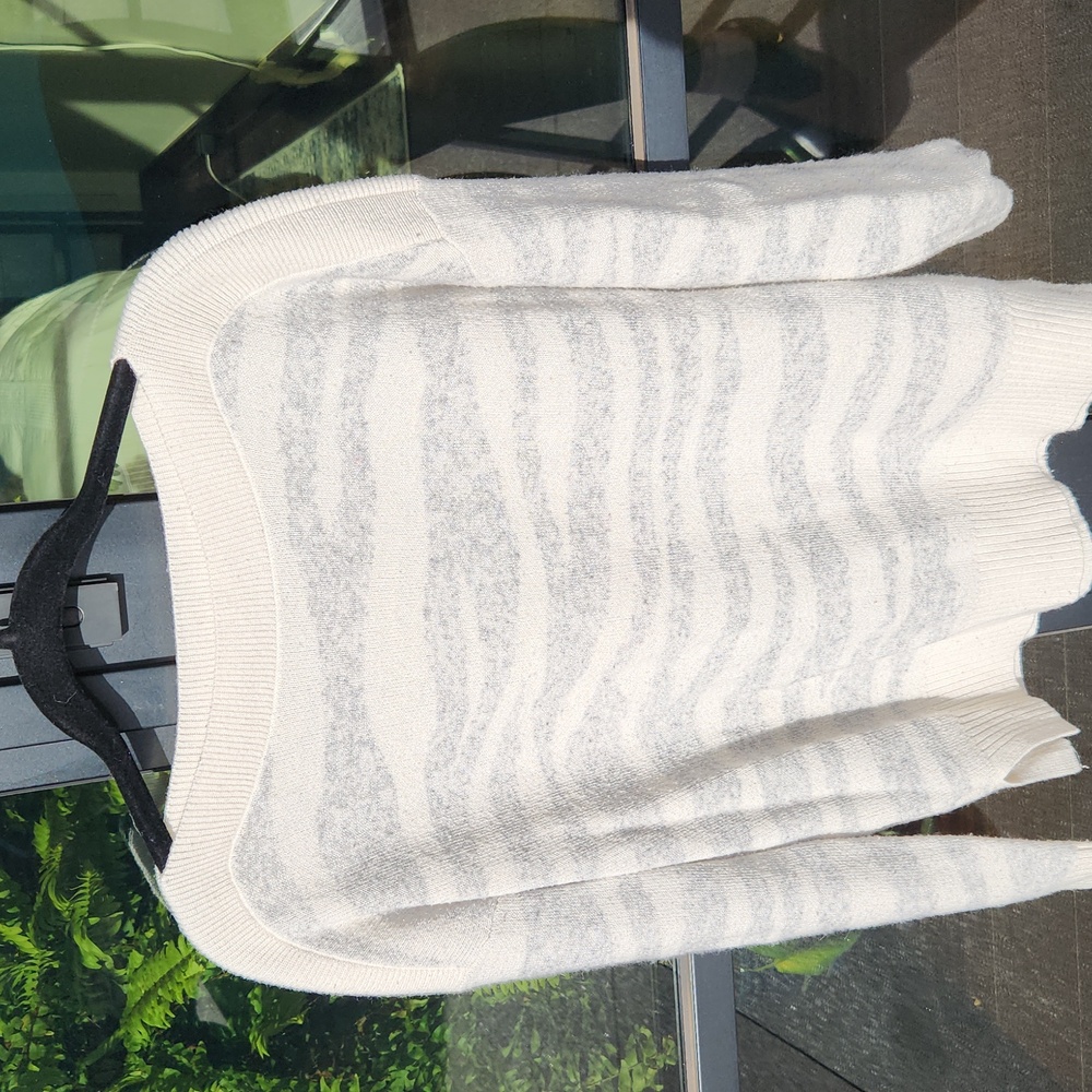 ANN TAYLOR LOFT Tiger Striped Sweater Gray Cream Ivory Animal Print WOOL Blend